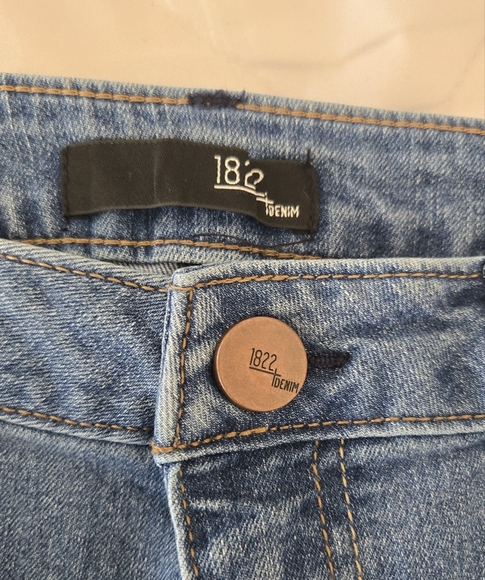 Women's Wide Leg Blue Jeans 30 Inch Inseam. - Picture 3 of 4